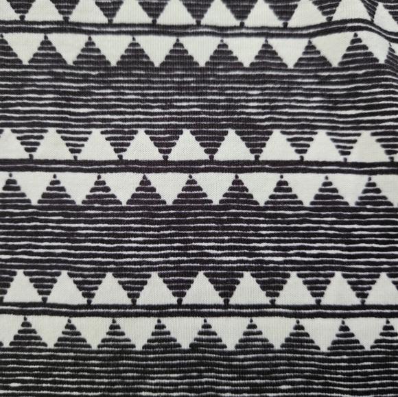 Simple By Susan Betro Black and White Patterned Shirt. Size 3X - Picture 4 of 7